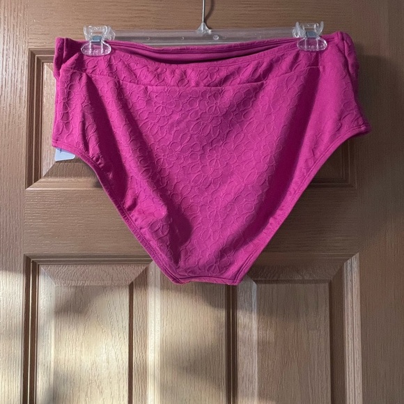 NWT Freshwater Wide-Strap Bandeaukini Swim
Top & Solid High-Waist Swim Bottoms - Picture 11 of 15